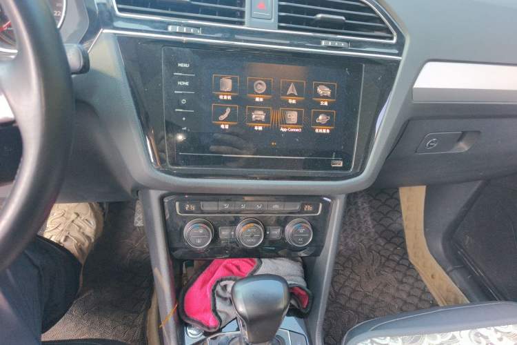 Used Volkswagen Tiguan L 2019 330TSI Automatic Two-Wheel Drive Panoramic Comfort Edition China VI Standard Audio And AC Panel
