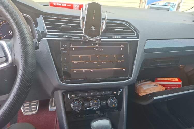 Used Volkswagen Tiguan L 2019 Restyled 330TSI Automatic Two-Wheel Drive R-Line Flagship Version China VI Standard Audio And AC Panel