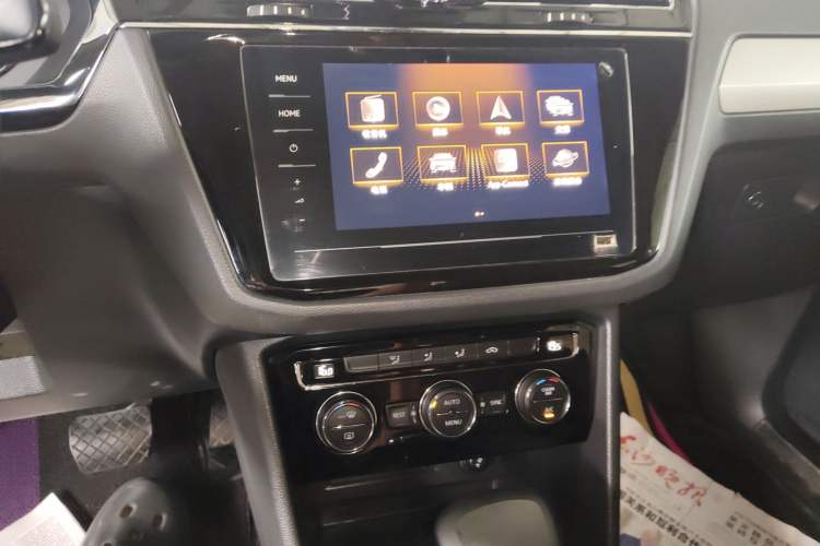 Used Volkswagen Tiguan L 2019 Updated Version 330TSI Automatic Two-Wheel Drive Panoramic Comfort Edition China VI Standard Audio And AC Panel