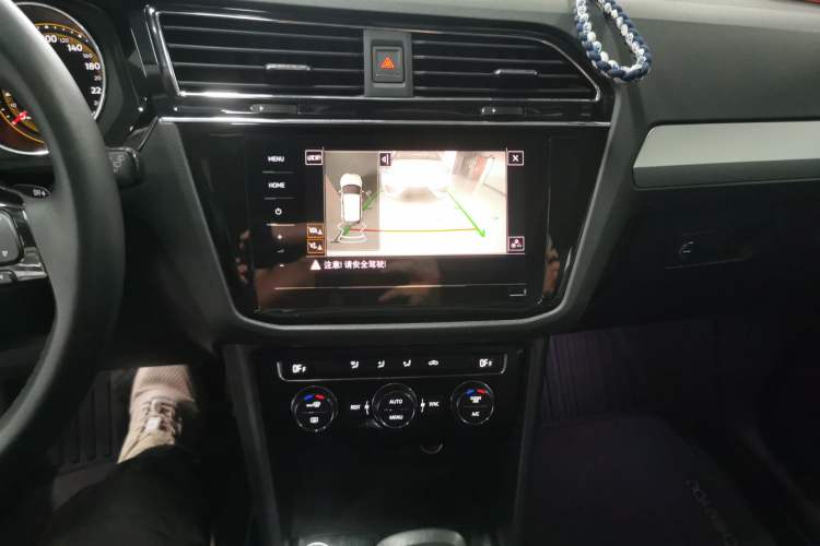 Used Volkswagen Tiguan L 2019 Updated Version 330TSI Automatic Two-Wheel Drive Panoramic Comfort Edition China VI Standard Audio And AC Panel