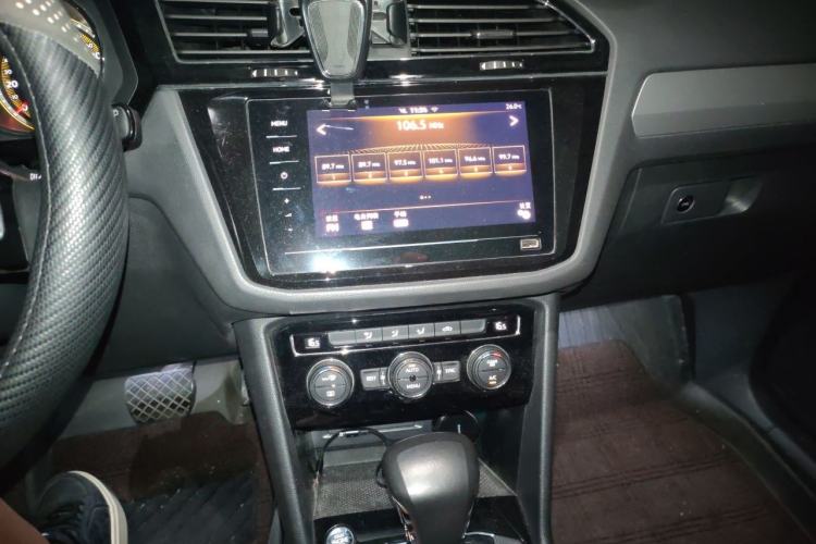 Used Volkswagen Tiguan L 2019 Updated Version 330TSI Automatic Two-Wheel Drive Panoramic Comfort Edition China VI Standard Audio And AC Panel
