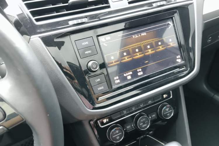 Used Volkswagen Tiguan L 2019 330TSI Automatic Two-Wheel Drive Panoramic Comfort Edition China VI Standard Audio And AC Panel