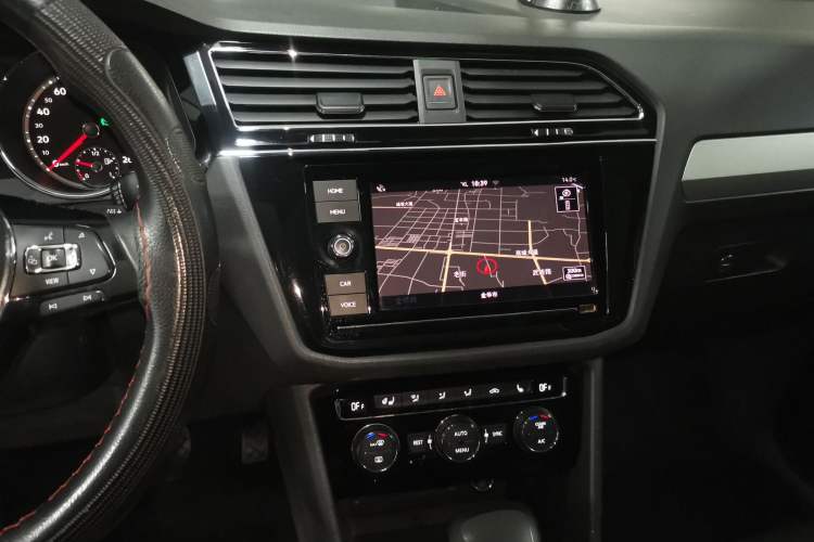 Used Volkswagen Tiguan L 2019 330TSI Automatic Two-Wheel Drive Smart Luxury Version China VI Standard Audio And AC Panel