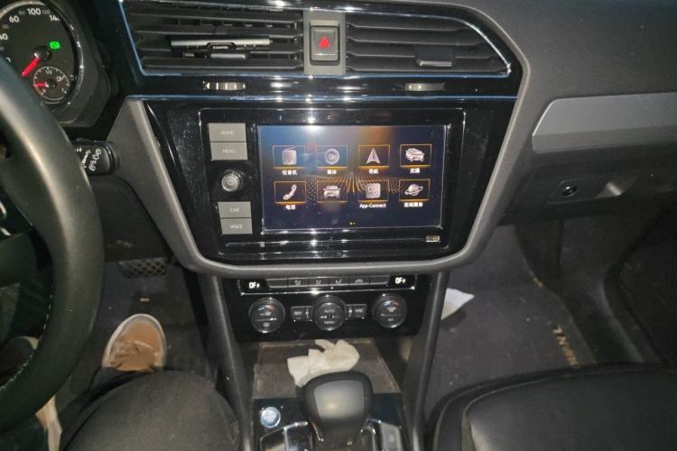Used Volkswagen Tiguan L 2019 330TSI Automatic Two-Wheel Drive Panoramic Comfort Edition China V Standard Audio And AC Panel