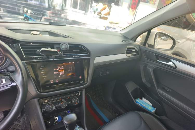 Used Volkswagen Tiguan L 2019 Revised 330TSI Automatic Two-Wheel Drive Smart & Luxury Edition China VI Standard Audio And AC Panel