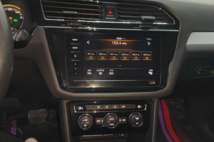 Used Volkswagen Tiguan L 2019 Updated Version 330TSI Automatic Two-Wheel Drive Panoramic Comfort Edition China VI Standard Audio And AC Panel