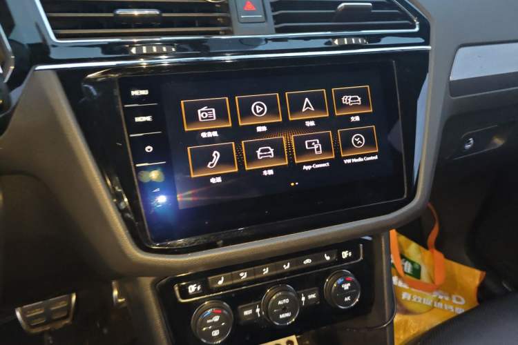 Used Volkswagen Tiguan L 2019 330TSI Automatic Two-Wheel Drive R-Line Flagship Model China VI Standard Audio And AC Panel