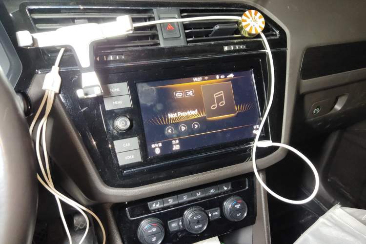 Used Volkswagen Tiguan L 2019 330TSI Automatic Two-Wheel Drive Smart Luxury Version China V Emission Standard Audio And AC Panel