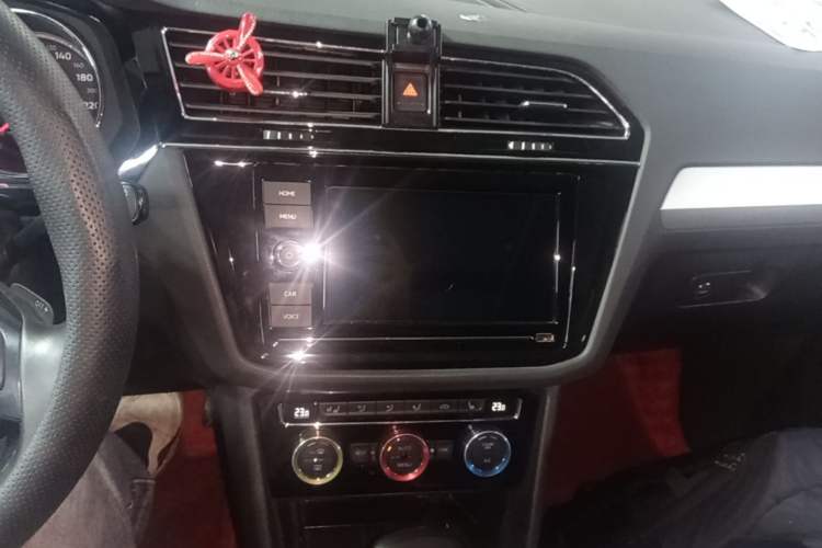 Used Volkswagen Tiguan L 2019 330TSI Automatic Two-Wheel Drive Smart Luxury Version China V Emission Standard Audio And AC Panel