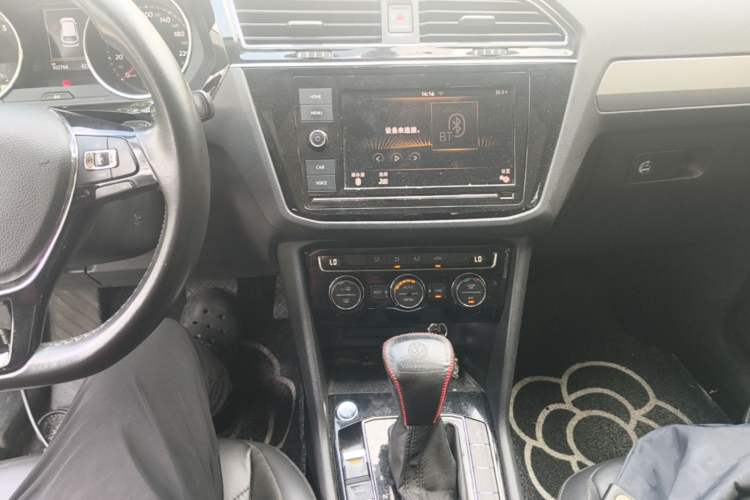 Used Volkswagen Tiguan L 2019 330TSI Automatic Two-Wheel Drive Panoramic Comfort Edition China V Standard Audio And AC Panel