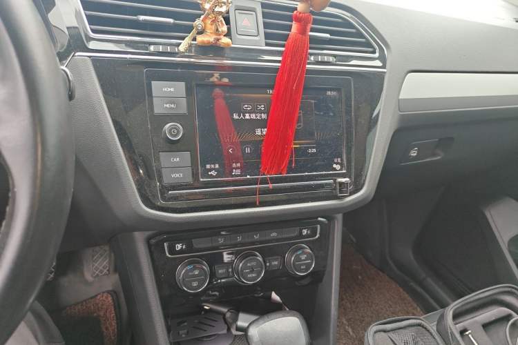 Used Volkswagen Tiguan L 2019 330TSI Automatic Two-Wheel Drive Panoramic Comfort Edition China VI Standard Audio And AC Panel