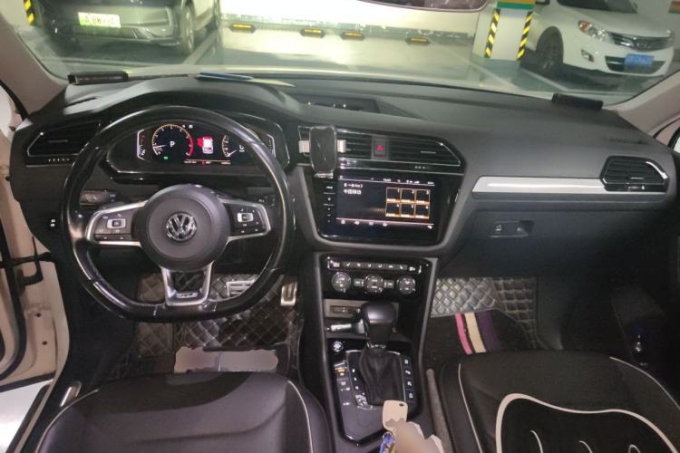 Used Volkswagen Tiguan L 2019 Restyled 330TSI Automatic Two-Wheel Drive R-Line Flagship Version China VI Standard Center Console