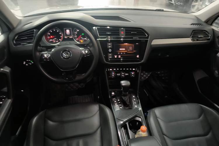 Used Volkswagen Tiguan L 2019 330TSI Automatic Two-Wheel Drive Smart Luxury Version China V Emission Standard Center Console