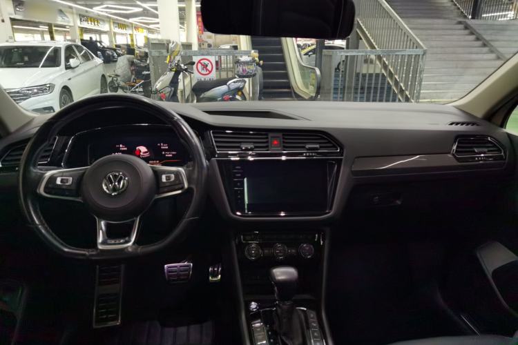 Used Volkswagen Tiguan L 2019 Restyled 330TSI Automatic Two-Wheel Drive R-Line Flagship Version China VI Standard Center Console