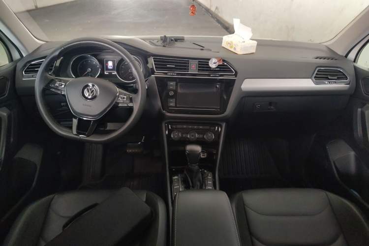Used Volkswagen Tiguan L 2019 330TSI Automatic Two-Wheel Drive Panoramic Comfort Edition China VI Standard Center Console