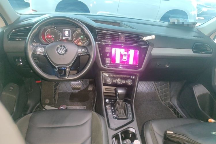 Used Volkswagen Tiguan L 2019 330TSI Automatic Two-Wheel Drive Smart Luxury Version China VI Standard Center Console