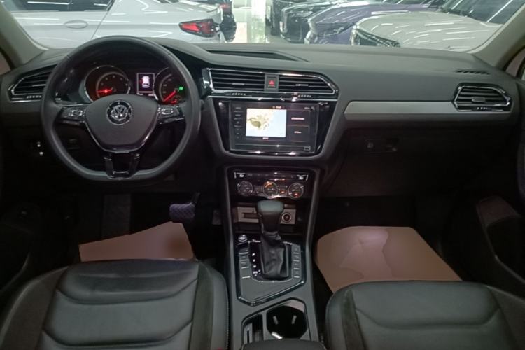Used Volkswagen Tiguan L 2019 Revised 330TSI Automatic Two-Wheel Drive Smart & Luxury Edition China VI Standard Center Console
