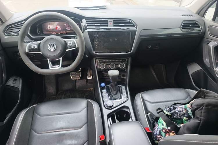 Used Volkswagen Tiguan L 2019 380TSI Automatic All-Wheel Drive R-Line Flagship 7-Seater China VI Standard Center Console