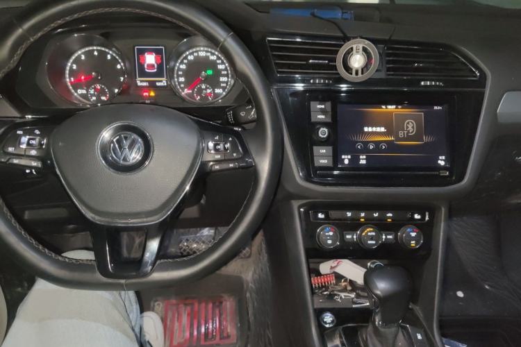 Used Volkswagen Tiguan L 2019 280TSI Automatic Two-Wheel Drive Panoramic Comfort Edition China V Standard Center Console
