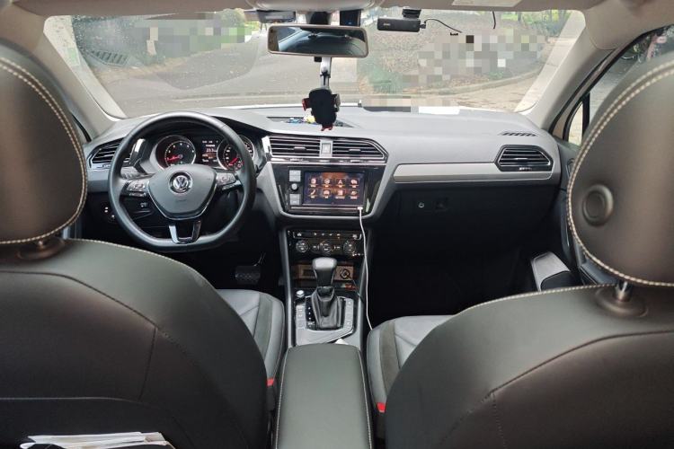 Used Volkswagen Tiguan L 2019 330TSI Automatic Two-Wheel Drive Panoramic Comfort Edition China VI Standard Center Console