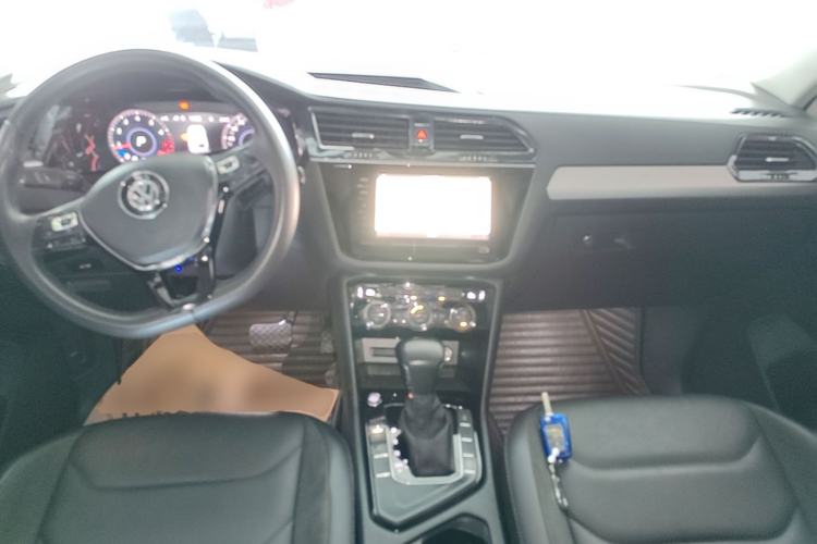 Used Volkswagen Tiguan L 2019 Updated Version 330TSI Automatic Two-Wheel Drive Panoramic Comfort Edition China VI Standard Center Console