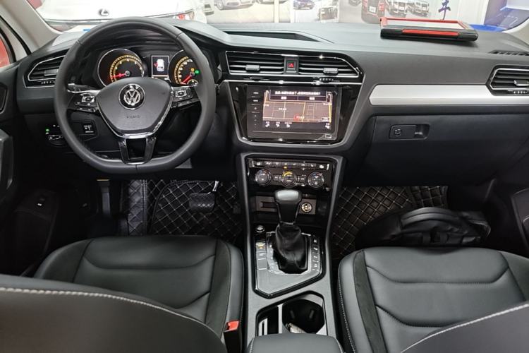 Used Volkswagen Tiguan L 2019 Revised 330TSI Automatic Two-Wheel Drive Smart & Luxury Edition China VI Standard Center Console