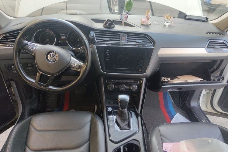 Used Volkswagen Tiguan L 2019 330TSI Automatic Two-Wheel Drive Smart Luxury Version China VI Standard Center Console