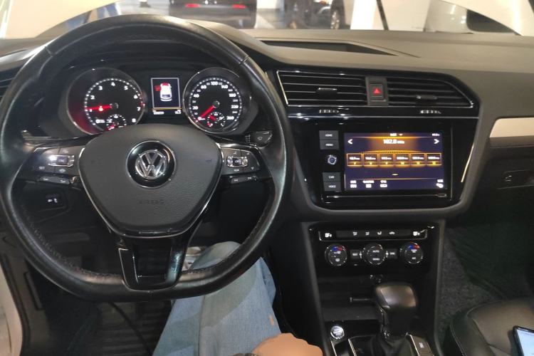 Used Volkswagen Tiguan L 2019 330TSI Automatic Two-Wheel Drive Panoramic Comfort Edition China V Standard Center Console