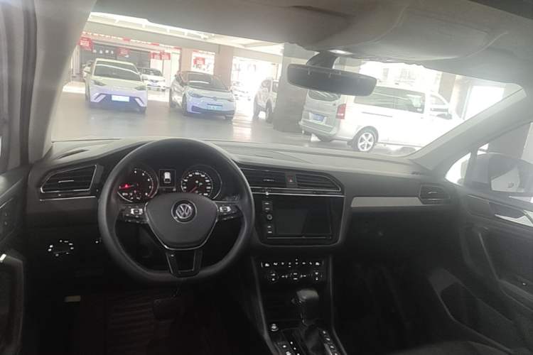Used Volkswagen Tiguan L 2019 330TSI Automatic Two-Wheel Drive Smart Luxury Version China V Emission Standard Center Console