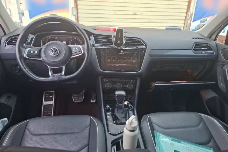 Used Volkswagen Tiguan L 2019 Restyled 330TSI Automatic Two-Wheel Drive R-Line Flagship Version China VI Standard Center Console