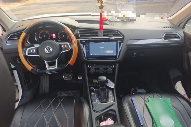 Used Volkswagen Tiguan L 2019 330TSI Automatic Two-Wheel Drive R-Line Flagship Model China VI Standard Center Console