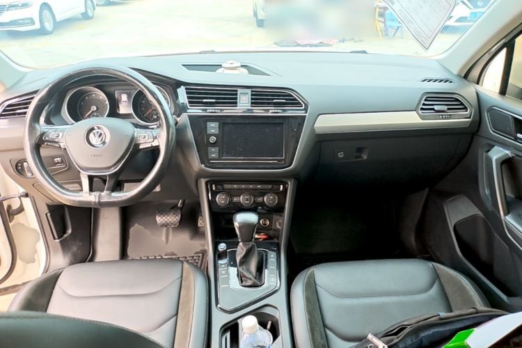 Used Volkswagen Tiguan L 2019 330TSI Automatic Two-Wheel Drive Panoramic Comfort Edition China VI Standard Center Console