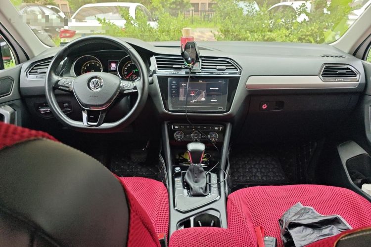 Used Volkswagen Tiguan L 2019 Revised 330TSI Automatic Two-Wheel Drive Smart & Luxury Edition China VI Standard Center Console