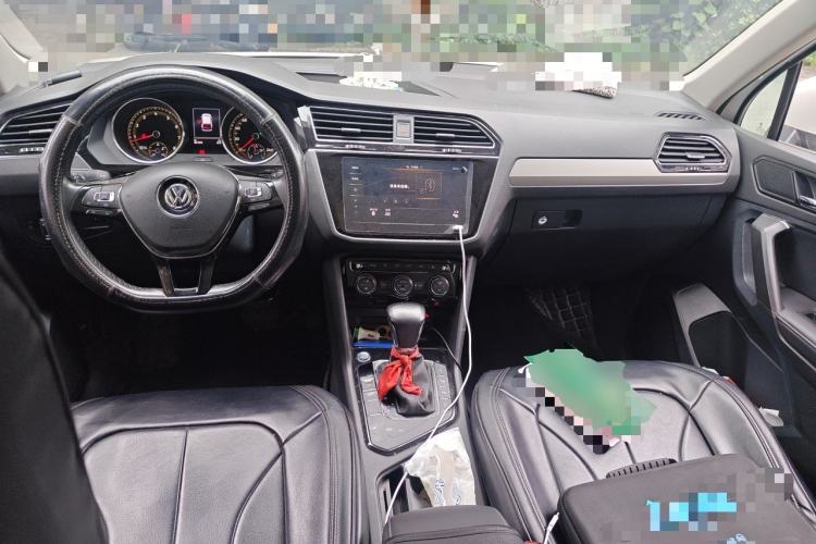 Used Volkswagen Tiguan L 2019 330TSI Automatic Two-Wheel Drive Smart Luxury Version China VI Standard Center Console