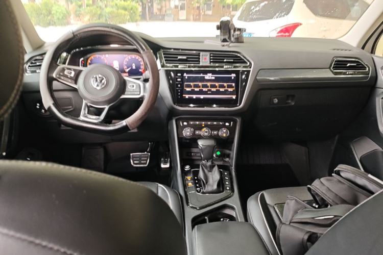 Used Volkswagen Tiguan L 2019 Restyled 330TSI Automatic Two-Wheel Drive R-Line Flagship Version China VI Standard Center Console
