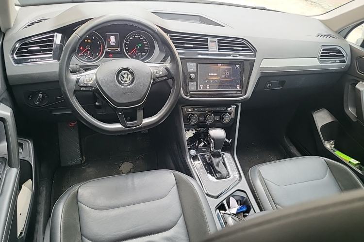 Used Volkswagen Tiguan L 2019 330TSI Automatic Two-Wheel Drive Smart Luxury Version China VI Standard Center Console
