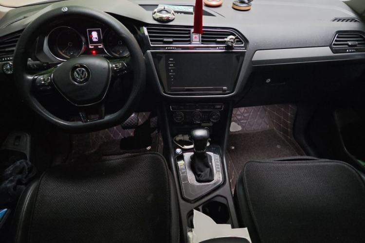 Used Volkswagen Tiguan L 2019 330TSI Automatic Two-Wheel Drive Smart Luxury Version China VI Standard Center Console