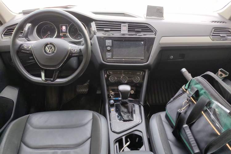 Used Volkswagen Tiguan L 2019 280TSI Automatic Two-Wheel Drive Panoramic Comfort Edition China V Standard Center Console