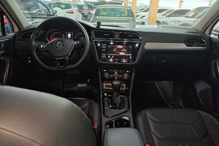 Used Volkswagen Tiguan L 2019 330TSI Automatic Two-Wheel Drive Panoramic Comfort Edition China V Standard Center Console