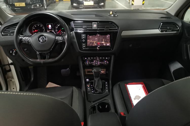 Used Volkswagen Tiguan L 2019 330TSI Automatic Two-Wheel Drive Smart Luxury Version China VI Standard Center Console