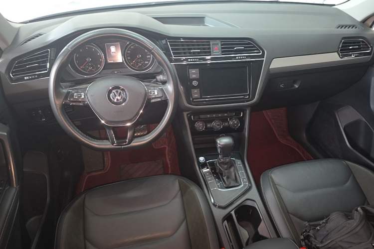 Used Volkswagen Tiguan L 2019 330TSI Automatic Two-Wheel Drive Panoramic Comfort Edition China VI Standard Center Console