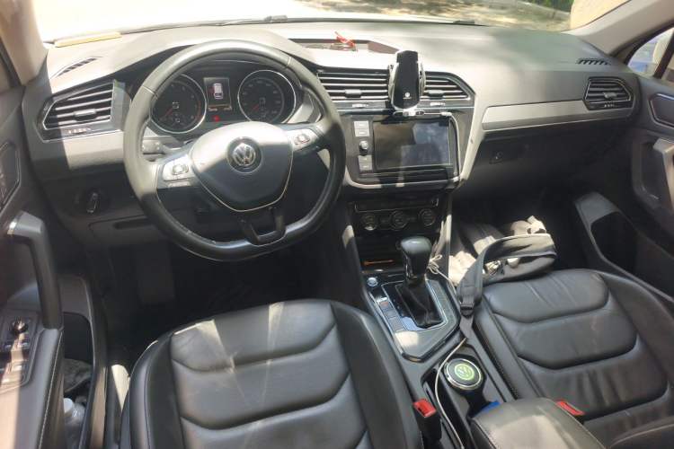 Used Volkswagen Tiguan L 2019 330TSI Automatic Two-Wheel Drive Panoramic Comfort Edition China V Standard Center Console