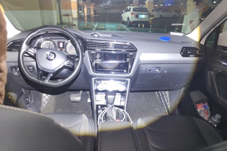 Used Volkswagen Tiguan L 2019 330TSI Automatic Two-Wheel Drive Smart Luxury Version China VI Standard Center Console
