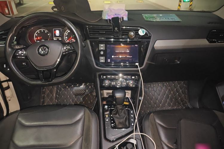 Used Volkswagen Tiguan L 2019 330TSI Automatic Two-Wheel Drive Smart Luxury Version China V Emission Standard Center Console