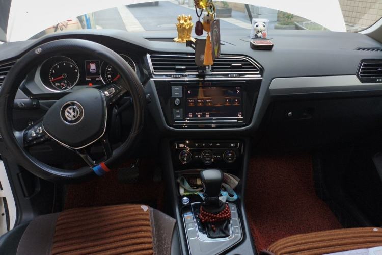 Used Volkswagen Tiguan L 2019 330TSI Automatic Two-Wheel Drive Panoramic Comfort Edition China V Standard Center Console