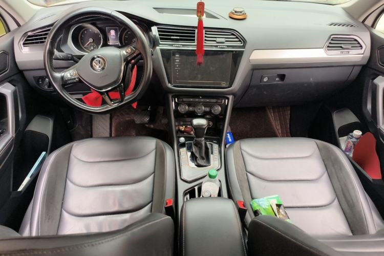Used Volkswagen Tiguan L 2019 Updated Version 330TSI Automatic Two-Wheel Drive Panoramic Comfort Edition China VI Standard Center Console