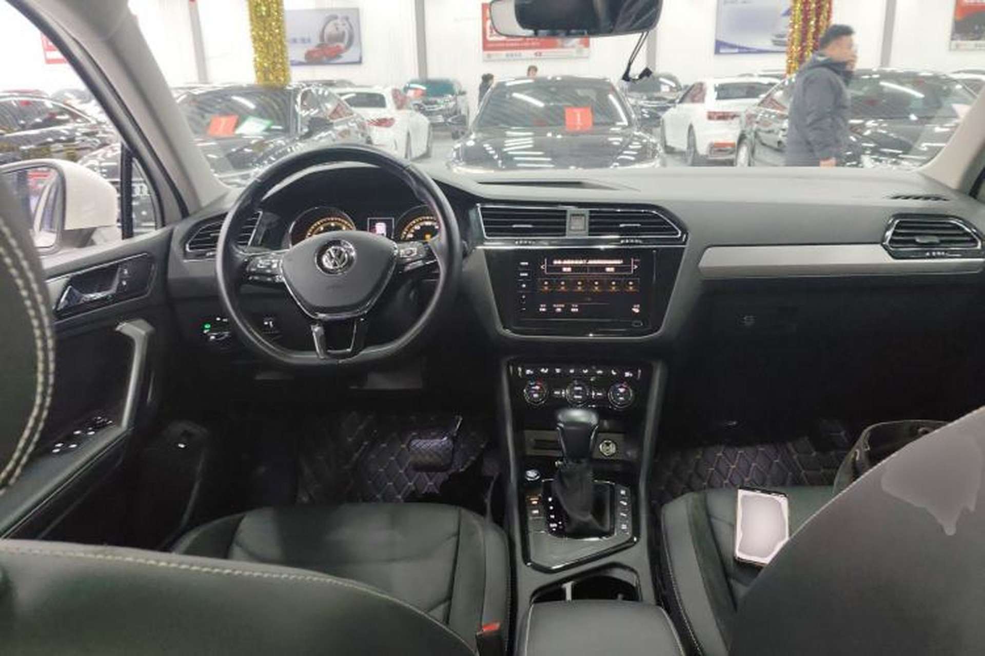 Used Volkswagen Tiguan L 2019 Revised 330TSI Automatic Two-Wheel Drive Smart & Luxury Edition China VI Standard Center Console