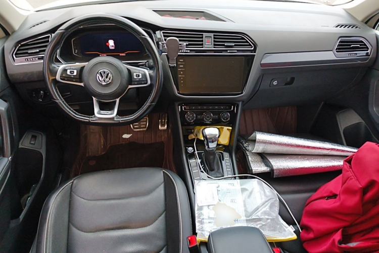 Used Volkswagen Tiguan L 2019 330TSI Automatic Two-Wheel Drive R-Line Flagship Model China VI Standard Center Console