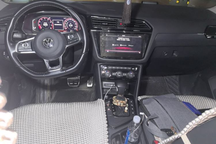 Used Volkswagen Tiguan L 2019 330TSI Automatic Two-Wheel Drive R-Line Flagship Model China VI Standard Center Console