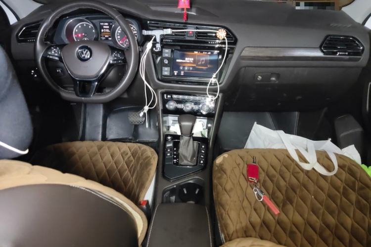 Used Volkswagen Tiguan L 2019 330TSI Automatic Two-Wheel Drive Smart Luxury Version China V Emission Standard Center Console